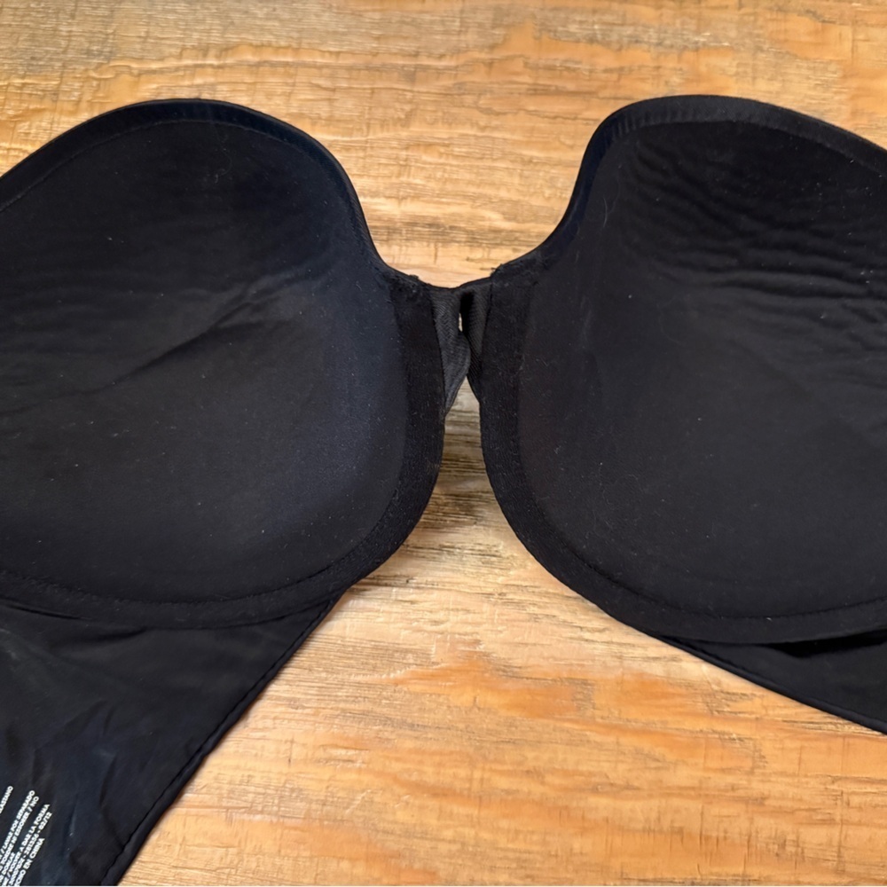 Victoria's Secret Black Bra with Adjustable Straps and Underwire - Picture 3 of 4